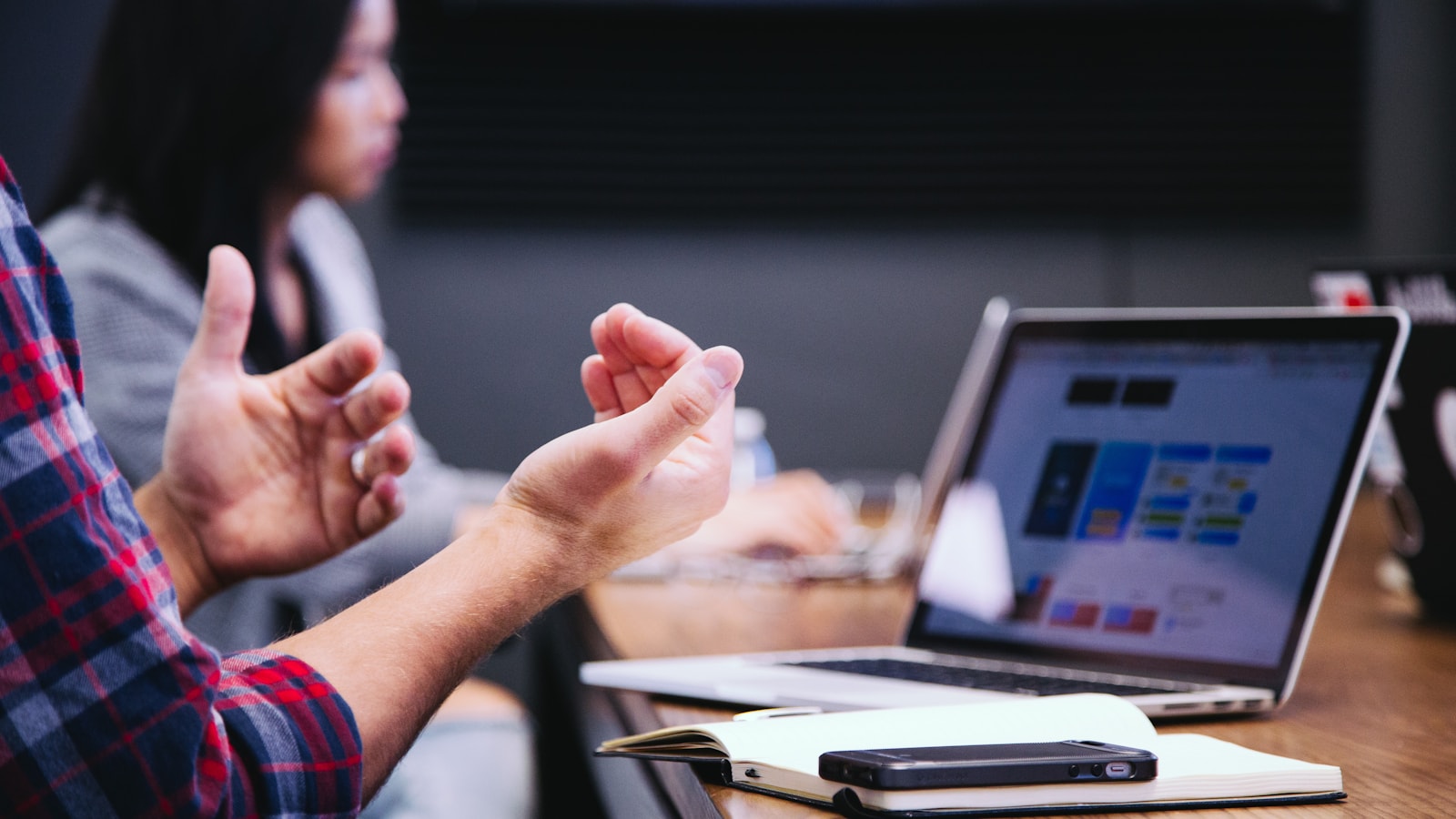 Sponsored worker planning a safe timeline for changing UK employers